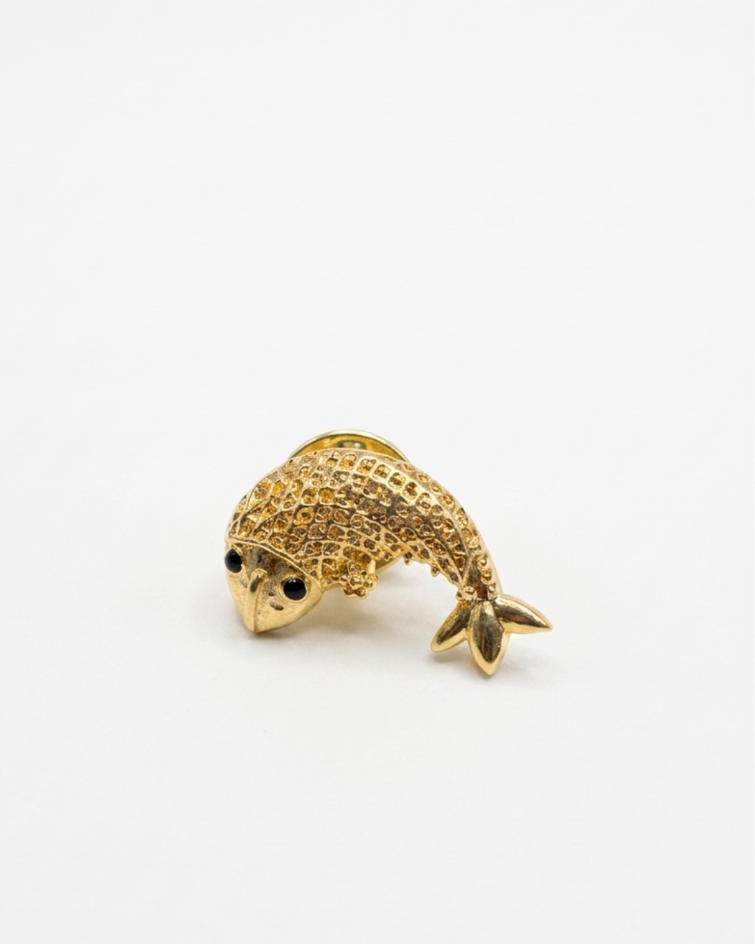 Meen brooch