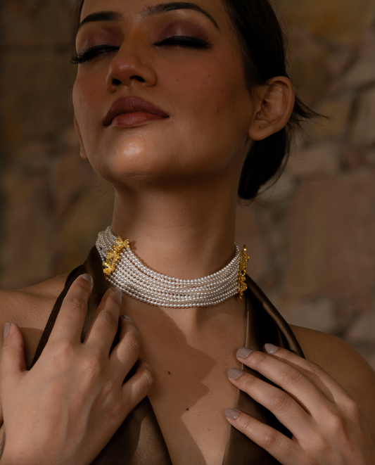 Royal cascade Choker