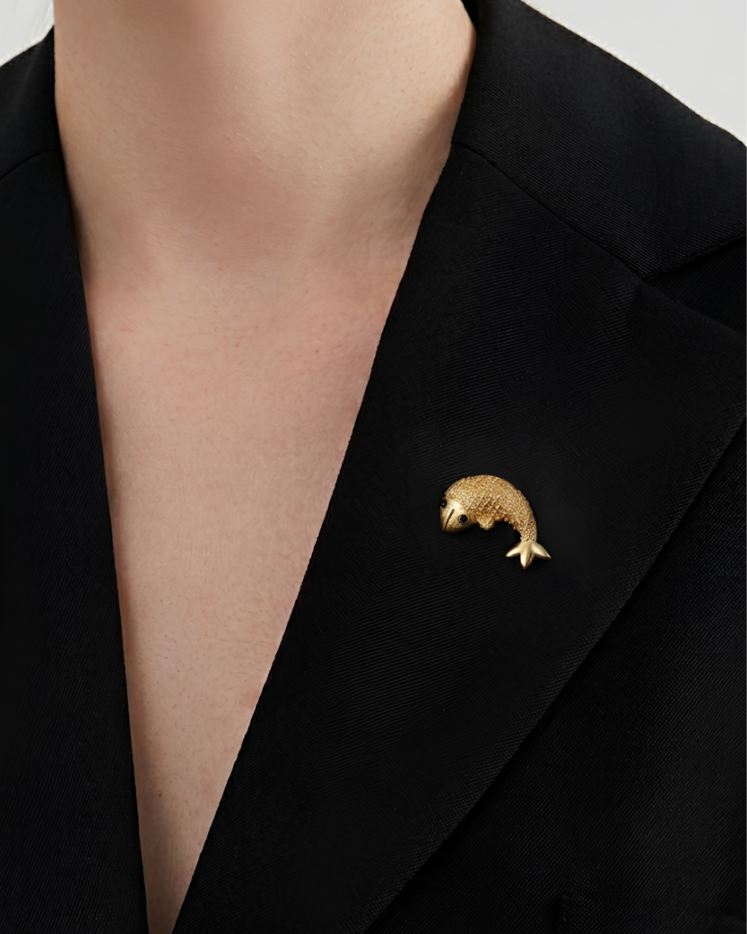 Meen brooch