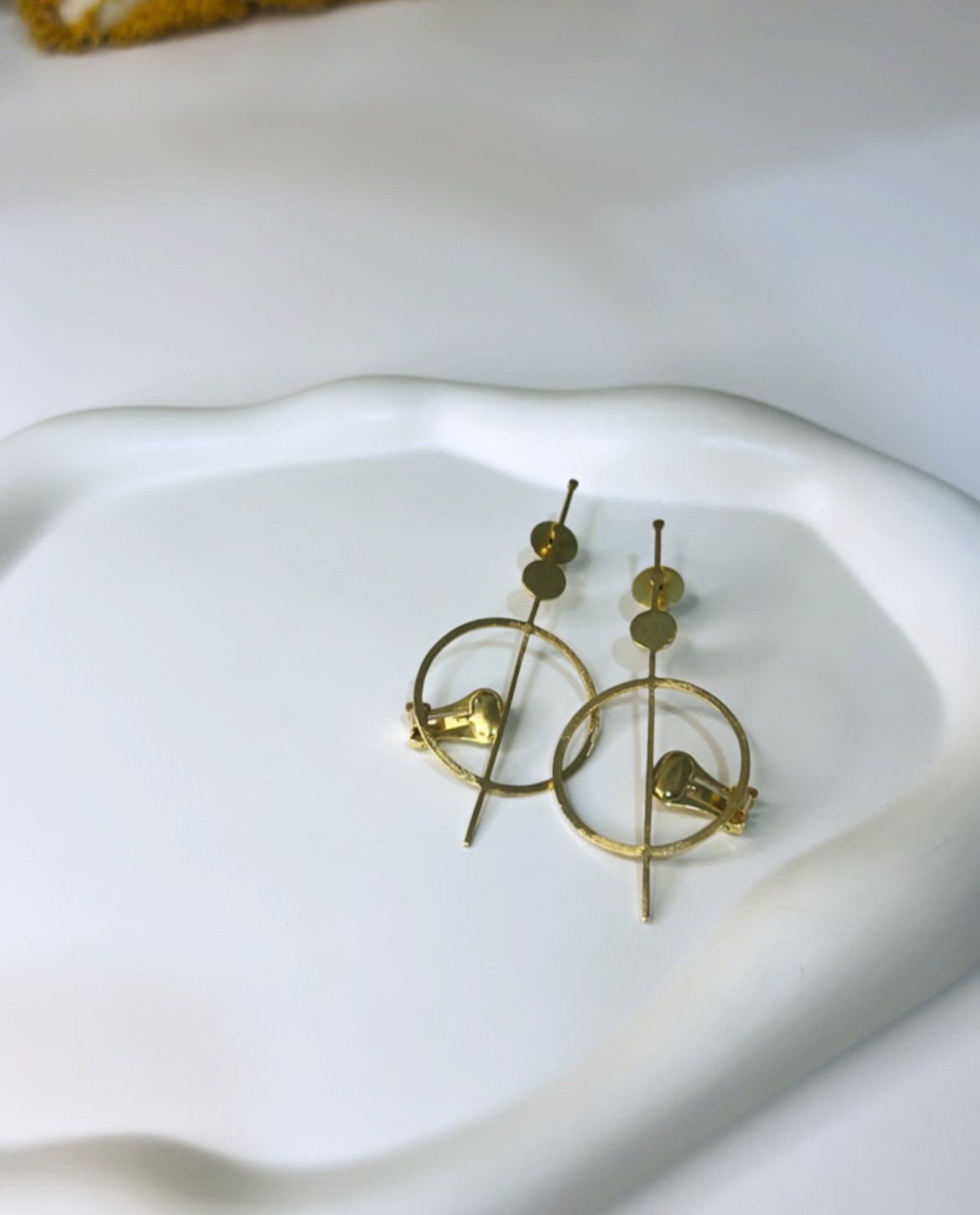 Orbit cuff