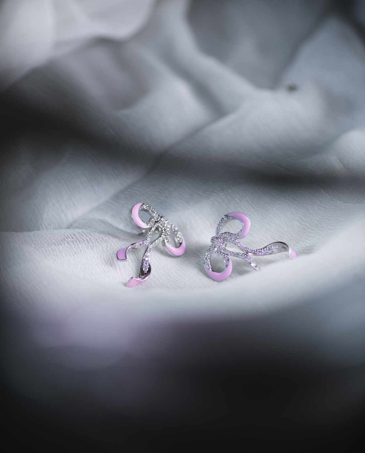 Bow earring