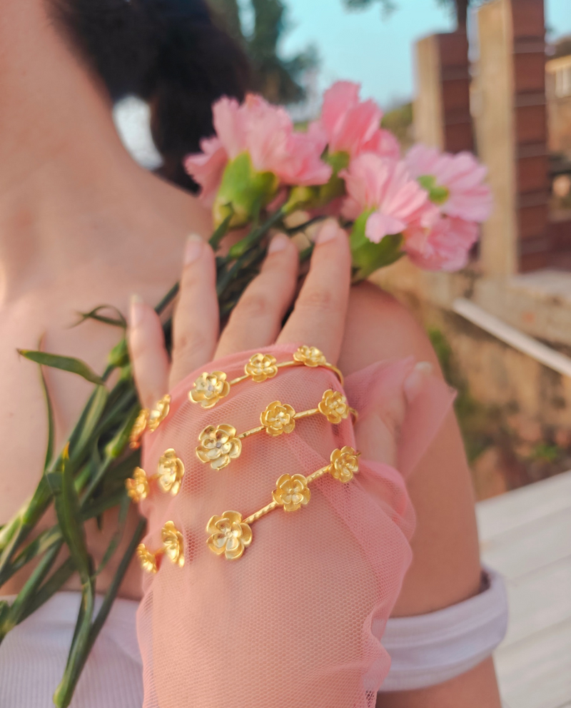 Sakura Palm-Cuff