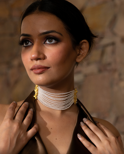 Royal cascade Choker