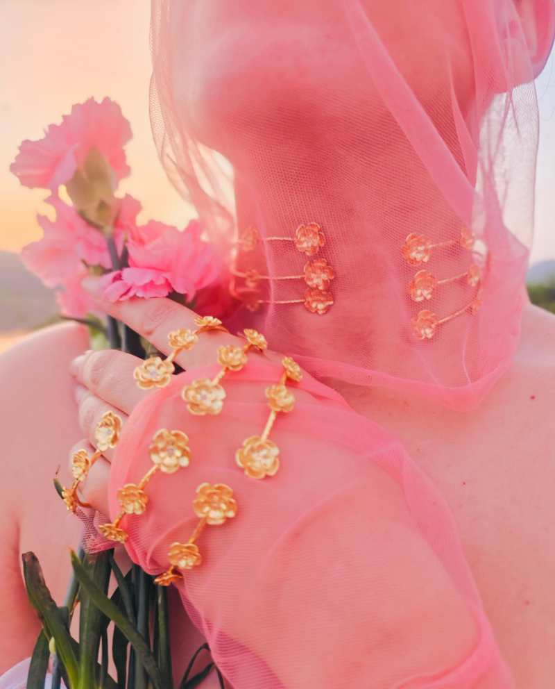 Sakura choker