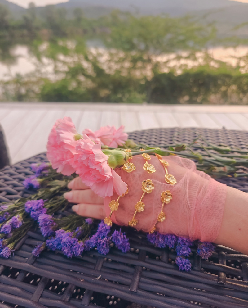 Sakura Palm-Cuff