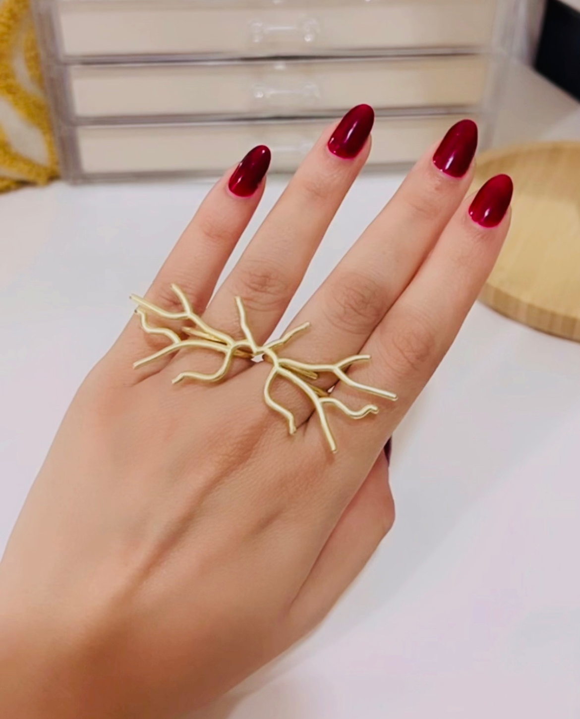 Twig double finger ring