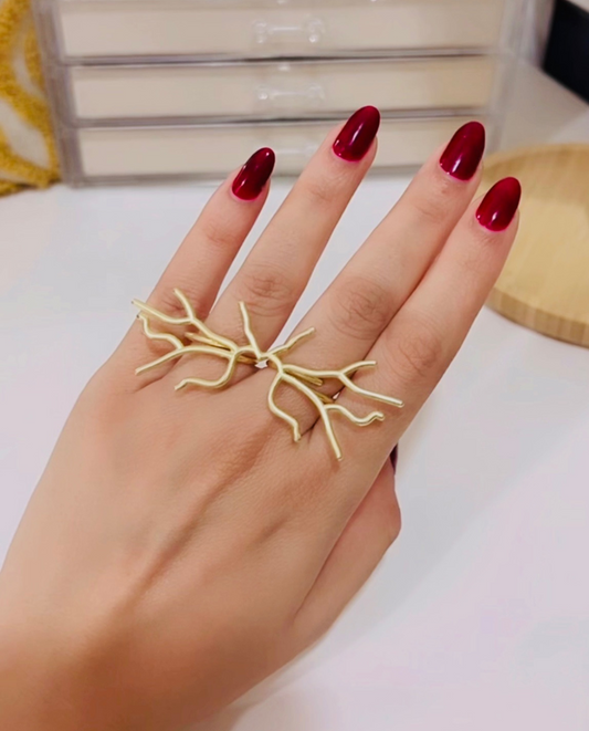 Twig double finger ring