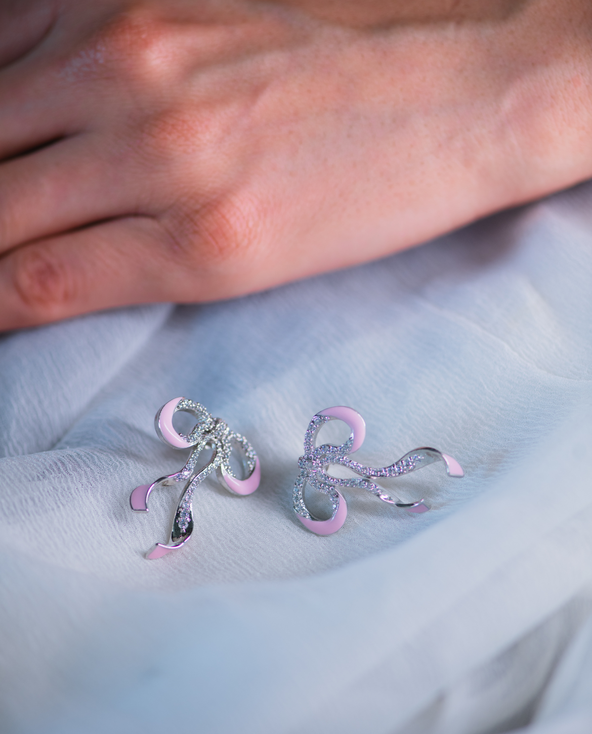 Bow earring