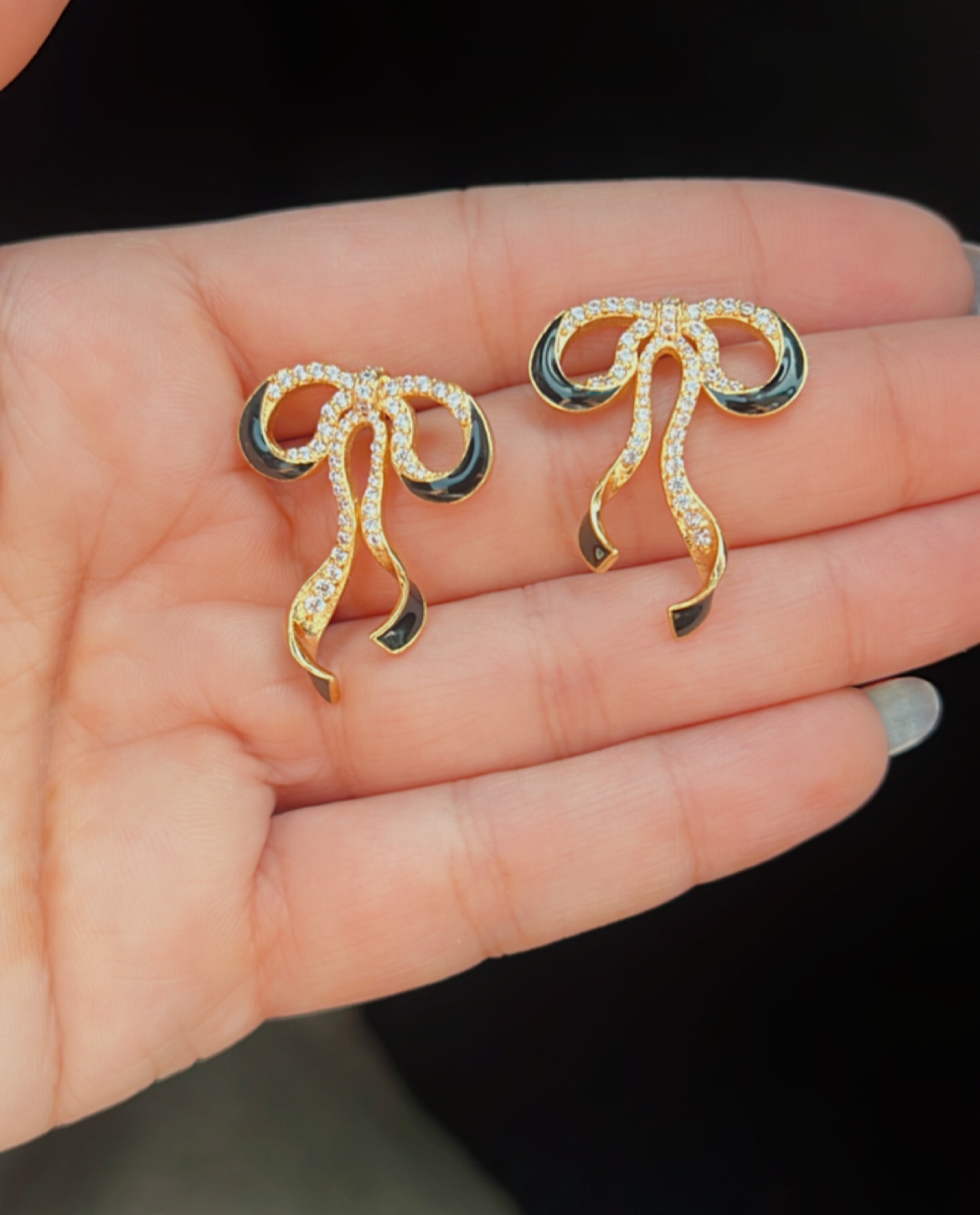 Bow earring