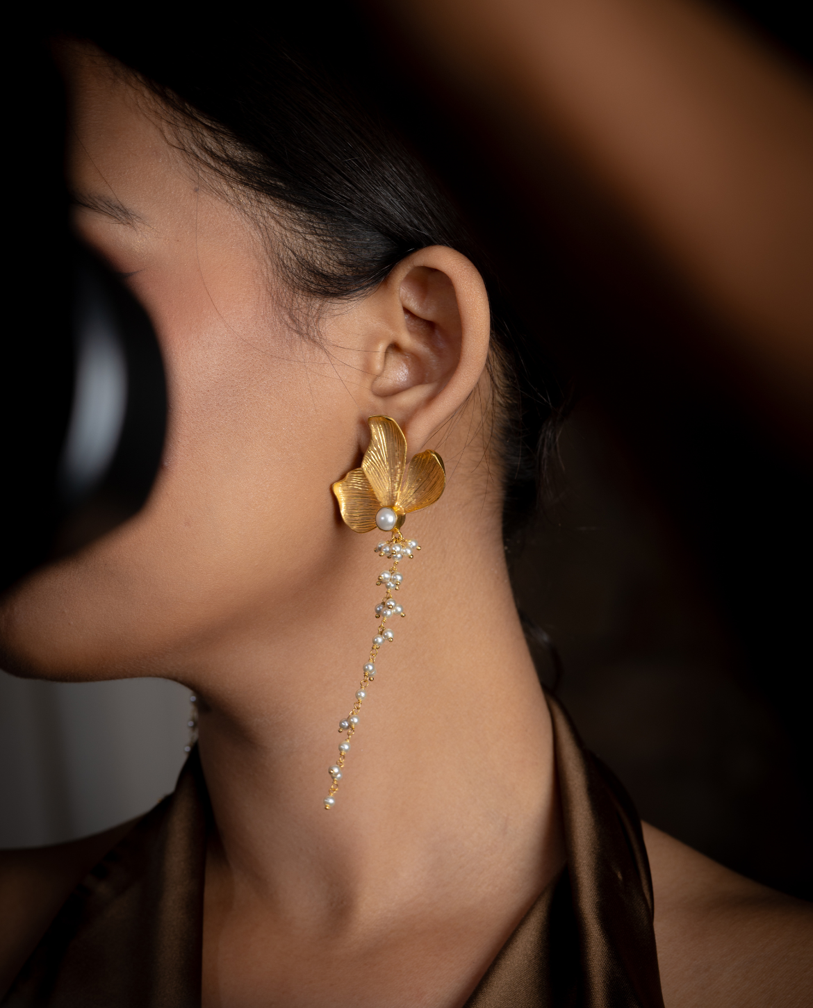 Leafy pearl earring