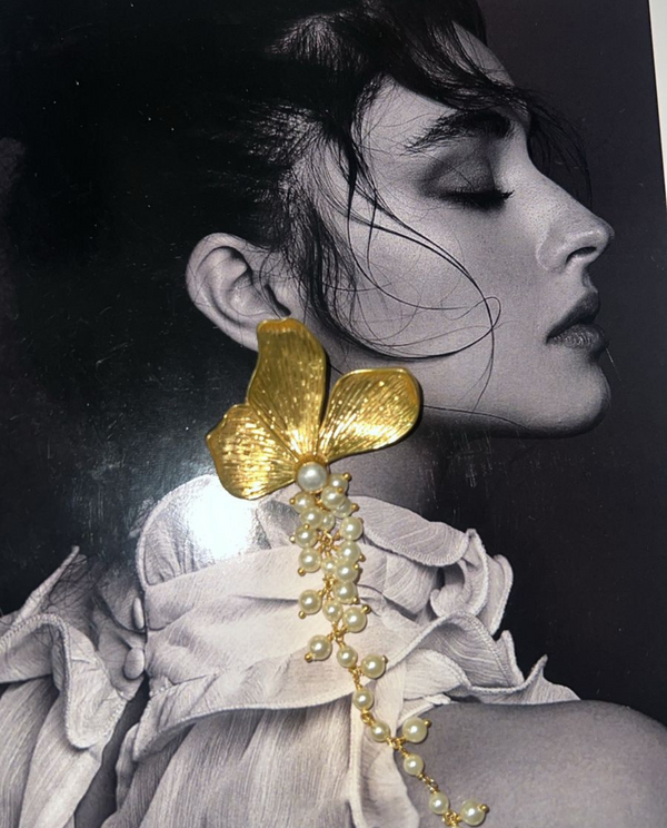 Leafy pearl earring