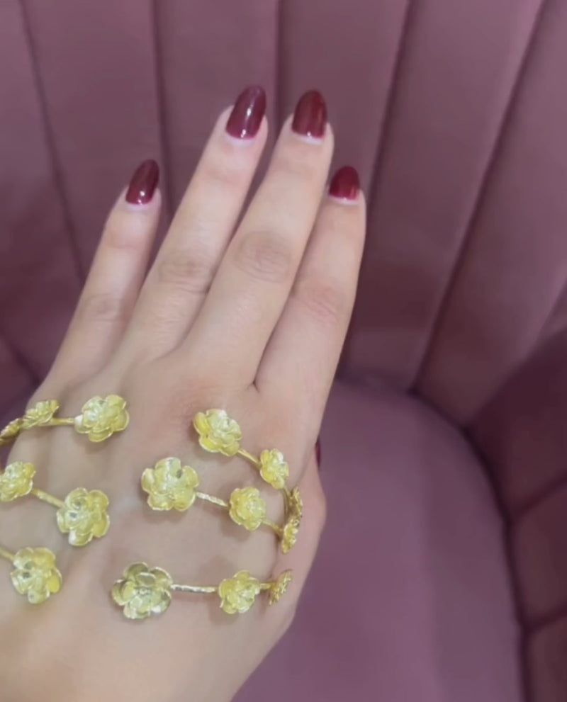 Sakura Palm-Cuff